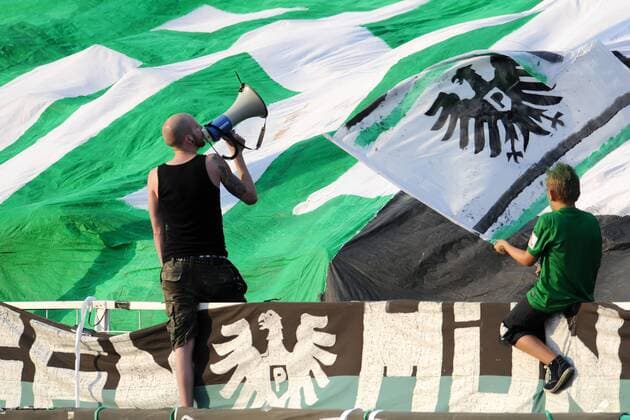 Muenster, Deutschland 04. August 2013: DFB Pokal 13 14 - SC Preußen Münster. Fans aus Münster beim Supporten. mt