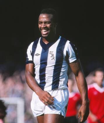 Großbritannien, Black History Month im Oktober - Sport Football - 1982 1983 First Division - West Bromwich Albion 3 Manchester United 1 West Brom s Cyrille Regis at The Hawthorns. 04 09 1982 