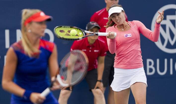 Martina Hingis (R) of Switzerland and Daniela Hantuchova of Slovakia compete during the first round of women s doubles at the 2013 Rogers Cup in Toronto, Canada, Aug. 6, 2013. (Xinhua Zou Zheng) (SP)CANADA-TORONTO-TENNIS-WTA-ROGERS CUP 