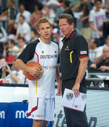 EuroBasket 2022, DBB, Historie, EM - Historie Basketball Mannheim 06.08.2013 Länderspiel - Freundschaftsspiel Herren Vorbereitung auf die EM Deutschland (GER) - Frankreich (FRA) Frank Menz (Deutschland, Bundestrainer) re. Heiko Schaffartzik (Deutschland, No.08)