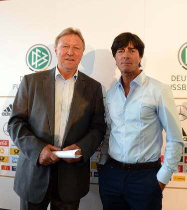 08.08.2013, xjhx, Fussball, Deutsche Fussballnationalmannschaft Pressekonferenz, v.l. Trainer Horst Hrubesch (Deutschland U21), Trainer Joachim Löw (Deutsche Fussball Nationalmannschaft DFB)
