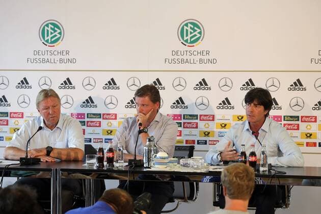 Bundestrainer Joachim Löw und U21 Nationaltrainer Horst Hrubesch mit DFB Pressesprecher Jens Grittner - DFB Pressekonferenz zur Nominierung für die Länderspiele