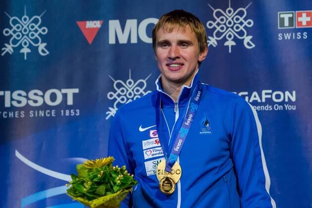 (130809) -- BUDAPEST, Aug. 8, 2013 (Xinhua) -- Nikolai Novosjolov of Estonia reacts during the awarding ceremony of the Men s Individual Epee on the fourth day of the 2013 Fencing World Championships in Budapest, Hungary, on Aug. 8, 2013. Nikolai Novosjolov beat Ruben Limardo of Venezuela 15-7 in the final to win the gold medal of the event. (Xinhua Attila Volgyi) (SP)HUNGARY-BUDAPEST-FENCING-FENCING WORLD CHAMPIONSHIPS-DAY 4 