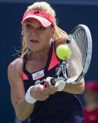 Agnieszka Radwanska of Poland returns a shot during the 3rd round of women s singles at the 2013 Rogers Cup in Toronto, Canada, Aug. 8, 2013. (Xinhua Zou Zheng) (SP)CANADA-TORONTO-TENNIS-ROGERS CUP 