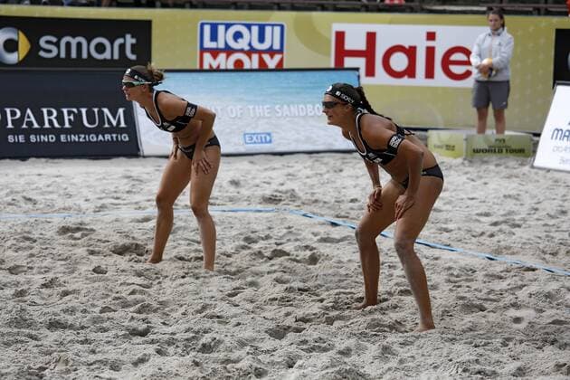 Berlin,GER,Deutschland,09.08.2013, Beach-Volleyball Smart Grand Slam Berlin, FIVB Beach Volleyball World Tour 2013, Waldbühne, Ortsteil Westend,Bezirk Charlottenburg-Wilmersdorf.Zu sehen:Katrin Holtwick und Ilka Semmler haben auch Ihr drittes Spiel beim FIVB Grand Slam in Berlin gewonnen