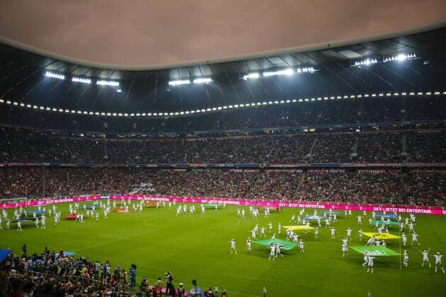 Choreographie zum Start der Bundesligasaison, Stadion innen Übersicht, Feature, Allianz Arena Stadion, Fussballstadion, Tribünen, Zuschauertribüne, Innenansicht, Architektur Rasen, innen FC BAYERN München - BORUSSIA Mönchengladbach ( 3 - 1 ) Fussball 1. Bundesliga , München, am 09.08.2013 01.Spieltag, Saison 2013 2014, Saison1314, Liga01, 1.Liga, 1.Bundesliga, FCB, München, Gladbach