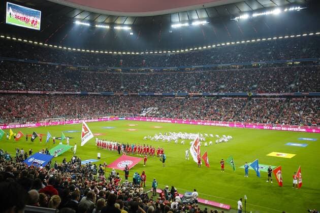 Choreographie zum Start der Bundesligasaison mit den Vereinsfahnen, Stadion innen Übersicht, Feature, Allianz Arena, Symbolbild, Illustration, FC BAYERN München - BORUSSIA Mönchengladbach ( 3 - 1 ) Fussball 1. Bundesliga , München, am 09.08.2013 01.Spieltag, Saison 2013 2014, Saison1314, Liga01, 1.Liga, 1.Bundesliga, FCB, München, Gladbach