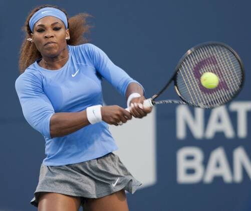 Serena Williams of the United States returns during the quarterfinals of women s singles at the 2013 Rogers Cup in Toronto, Canada, Aug. 9, 2013. (Xinhua Zou Zheng) (SP)CANADA-TORONTO-TENNIS-WTA-ROGERS CUP-QUARTERFINAL 
