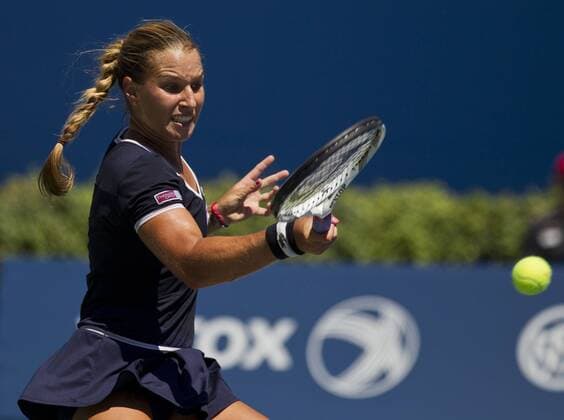 Dominika Cibulkova of Slovakia returns during the quarterfinal of women s singles at the 2013 Rogers Cup in Toronto, Canada, Aug. 9, 2013. (Xinhua Zou Zheng) (SP)CANADA-TORONTO-TENNIS-WTA-ROGERS CUP-QUARTERFINAL 