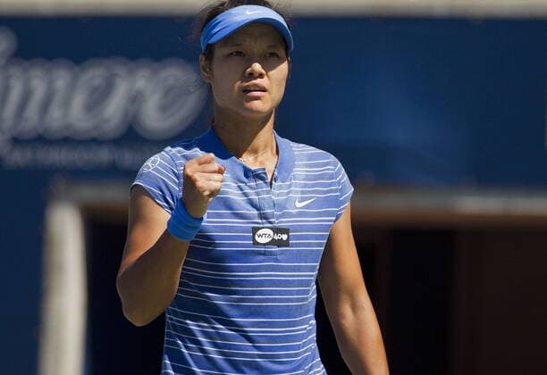 Li Na of China jubilates during the quarterfinal of women s singles at the 2013 Rogers Cup in Toronto, Canada, Aug. 9, 2013. (Xinhua Zou Zheng) (SP)CANADA-TORONTO-TENNIS-WTA-ROGERS CUP-QUARTERFINAL 