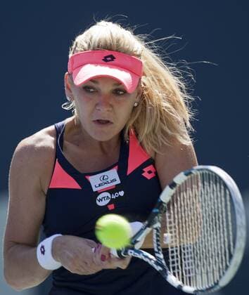 Agnieszka Radwanska of Poland returns during the quarterfinal of women s singles at the 2013 Rogers Cup in Toronto, Canada, Aug. 9, 2013. (Xinhua Zou Zheng) (SP)CANADA-TORONTO-TENNIS-WTA-ROGERS CUP-QUARTERFINAL 