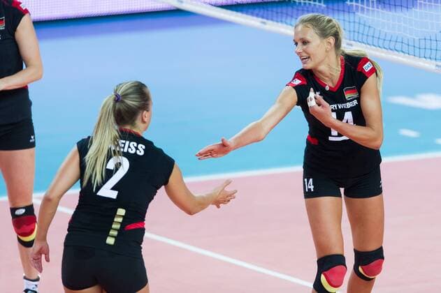 10.08.2013 - Plock , Orlen Arena , siatkowka kobiet , grupa H , FIVB World Grand Prix 2013 , women s volleyball , poll H , mecz Polska (czerwone) - Niemcy (czarne) , game Poland (red) - Germany (black) N Z Kathleen Weiss , Margareta Kozuch Fot. Mariusz Palczynski MPAimages.com EDYTOR.net NEWSPIX.PL --- Newspix.pl  130810PAL063
