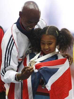 Mohamed Mo Farah (L) of Britain celebrates with his daughter Rihanna during the awarding ceremony for the Men s 10,000 Metres Final during Day 1 of the 14th IAAF World Athletics Championships Moscow 2013 at Luzhniki Stadium in Moscow, Russia on August 10, 2013. Mohamed Mo Farah claimed the title with 27 minutes and 21.71 seconds. (Xinhua Wang Lili) (SP)RUSSIA-MOSCOW-ATHLETICS-IAAF WORLD CHAMPIONSHIPS 