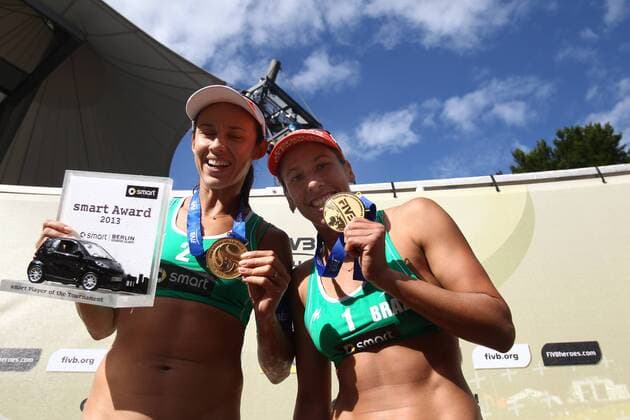 Taiana Lima (BRA), links, rechts Talita Da Rocha Antunes (BRA), gewinnen den Grand Slam Berlin Berlin smart Grand Slam Beachvolleyball Beachvolleyball, Grand Slam, Turnier, Tournament FIVB, Waldbühne Berlin Berlin, 11.8.2013