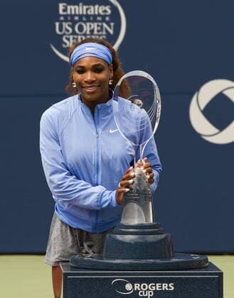 TORONTO, -- Serena Williams of the United States poses with the trophy after the final of women s singles at the 2013 Rogers Cup in Toronto, Canada, Aug. 11, 2013. (Xinhua Zou Zheng) (SP)CANADA-TORONTO-TENNIS-WTA-ROGERS CUP-FINALS 