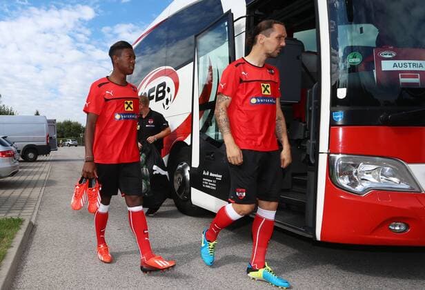 FUSSBALL - AUT vs GRE, Testspiel, Vorberichte, Training SALZBURG,AUSTRIA,12.AUG.13 - FUSSBALL - ÖFB Länderspiel, Österreich vs Griechenland, Freundschaftsspiel, Vorberichte, Training Nationalmannschaft AUT. Bild zeigt David Alaba und Emanuel Pogatetz (AUT). 