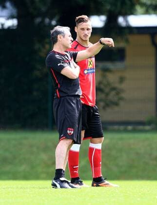 FUSSBALL - AUT vs GRE, Testspiel, Vorberichte, Training SALZBURG,AUSTRIA,12.AUG.13 - FUSSBALL - ÖFB Länderspiel, Österreich vs Griechenland, Freundschaftsspiel, Vorberichte, Training Nationalmannschaft AUT. Bild zeigt Teamchef Marcel Koller und Marko Arnautovic (AUT). 