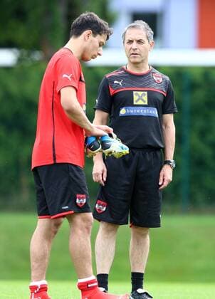 FUSSBALL - AUT vs GRE, Testspiel, Vorberichte, Training SALZBURG,AUSTRIA,12.AUG.13 - FUSSBALL - ÖFB Länderspiel, Österreich vs Griechenland, Freundschaftsspiel, Vorberichte, Training Nationalmannschaft AUT. Bild zeigt Philip Hosiner (AUT) und Teamchef Marcel Koller (AUT). 