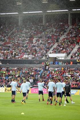Regen beim Öffentlichen Training - Öffentliches Training der Deutschen Nationalmannschaft, Coface Arena Mainz