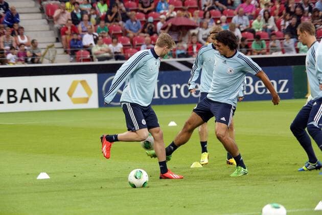 Andre Schürrle gegen Mats Hummels - Öffentliches Training der Deutschen Nationalmannschaft, Coface Arena Mainz