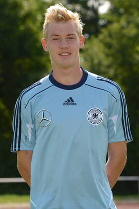 12.08.2013, xjhx, Fussball, Deutsche Fussball Nationalmannschaft U19 Fototermin, v.l. Julian Brandt