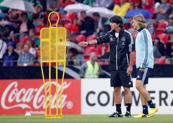 12.08.2013, xsvx, Fussball Deutsche Fussball Nationalmannschaft Training, v.l. Trainer Joachim JOGI Löw (Deutsche Fussball Nationalmannschaft DFB) Marcel Schmelzer (Deutsche Fussball Nationalmannschaft DFB)