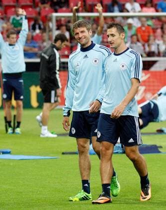 12.08.2013, xsvx, Fussball Deutsche Fussball Nationalmannschaft Training, v.l. Thomas Mueller (Deutsche Fussball Nationalmannschaft DFB) Miroslav Klose (Deutsche Fussball Nationalmannschaft DFB)