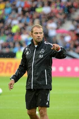 12.08.2013 , Mainz, Coface-Arena , Öffentliches Training der Deutschen Nationalmannschaft unter dem Motto DFB hautnah auch bei strömendem Regen Aktion, Einzelbild Hans-Dieter Hansi Flick Assistent vom Bundestrainer hier richtungsweisend