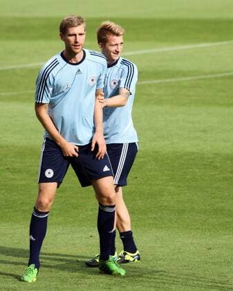 13.08.2013, xsvx, Fussball Deutsche Fussball Nationalmannschaft Training, v.l. Per Mertesacker (Deutsche Fussball Nationalmannschaft DFB), Marco Reus (Deutsche Fussball Nationalmannschaft DFB)