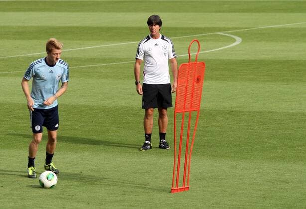 13.08.2013, xsvx, Fussball Deutsche Fussball Nationalmannschaft Training, v.l. Marco Reus (Deutsche Fussball Nationalmannschaft DFB) Trainer Joachim JOGI Löw (Deutsche Fussball Nationalmannschaft DFB)