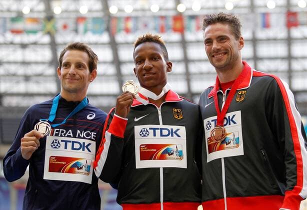LEICHTATHLETIK - IAAF WM 2013 MOSKAU,RUSSLAND,13.AUG.13 - DIVERS, LEICHTATHLETIK - IAAF Weltmeisterschaften 2013, Stabhochsprung der Herren, Siegerehrung. Bild zeigt Renaud Lavillenie (FRA), Raphael Holzdeppe und Björn Otto (GER). Keywords: Medaille. 