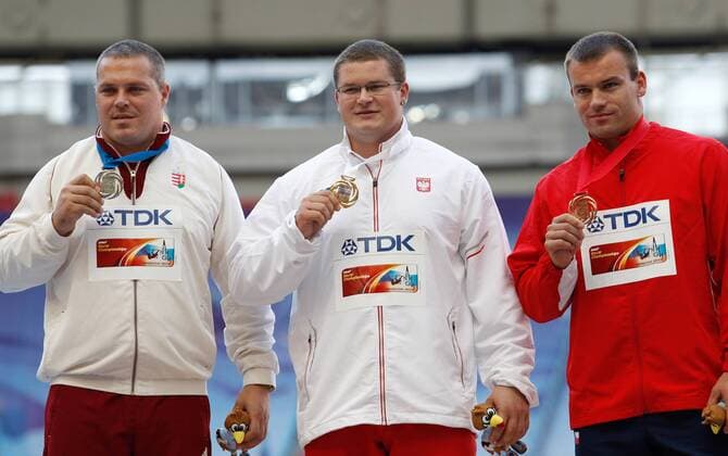 LEICHTATHLETIK - IAAF WM 2013 MOSKAU,RUSSLAND,13.AUG.13 - DIVERS, LEICHTATHLETIK - IAAF Weltmeisterschaften 2013, Hammerwerfen der Herren, Siegerehrung. Bild zeigt Kristian Pars (HUN), Pawel Fajdek (POL) und Lukas Melich (CZE). Keywords: Medaille. 