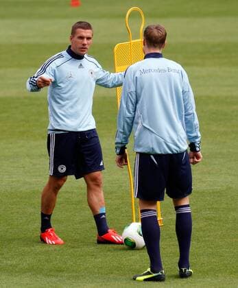 13.08.2013, xsvx, Fussball Deutsche Fussball Nationalmannschaft Training, v.l. Lukas Podolski (Deutsche Fussball Nationalmannschaft DFB), Marcel Jansen (Deutsche Fussball Nationalmannschaft DFB)