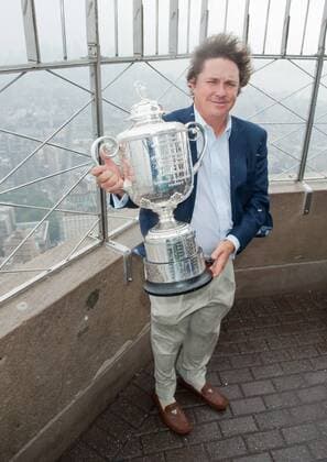 Aug. 13, 2013 - Manhattan, New York, U.S. - JASON DUFNER, 2013 PGA Golf Herren Championship winner, posing with the Wanamaker Trophy, visits the Empire State Building s 86th floor observatory to celebrate his win, Tuesday, August 13, 2013. 2013 PGA Golf Herren Championship Winner Jason Dufner Visits The Empire State Building - ZUMAb09