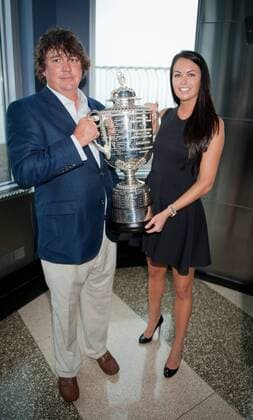 Aug. 13, 2013 - Manhattan, New York, U.S. - JASON DUFNER, 2013 PGA Golf Herren Championship winner, with wife AMANDA, poses with the Wanamaker Trophy as he visits the Empire State Building s 86th floor observatory to celebrate his win, Tuesday, August 13, 2013. 2013 PGA Golf Herren Championship Winner Jason Dufner Visits The Empire State Building - ZUMAb09