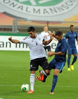 Freiburg, MAGE SOLAR Stadion, 13.08.2013 Fussball U 21 Länderspiel Deutschland vs. Frankreich Emre Can, Deutschland gegen Valentin EYSSERIC, Frankreich Foto und alle