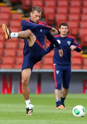 ITAR-TASS: BELFAST, UK. AUGUST 13, 2013. Russia s Vasily Berezutsky (L) and Alan Dzagoev at a training session of the Russian national football team for the 2014 FIFA World Cup qualifying match against Northern Ireland, at Windsor Park Stadium.  premiumd RE1253A6