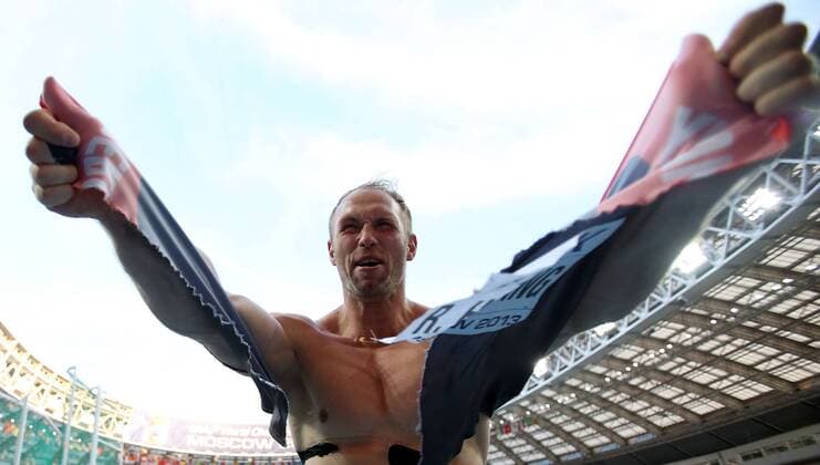 MOSCOW, Aug. 13, 2013 (Xinhua) -- Germany s Robert Harting celebrates after the men s discus throw final at the 2013 IAAF World Championships at the Luzhniki stadium in Moscow on August 13, 2013. Harting won the gold with 69.11 metres. (Xinhua Li Ming) (SP)RUSSIA-MOSCOW-ATHLETICS-IAAF WORLD CHAMPIONSHIPS 