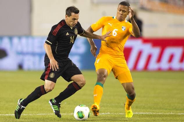 NEW JERSEY, Aug. 14, 2013 (Xinhua) -- Christian Gimenez (L) of Mexico vies for the ball with Mathis Bolly (R) of Cote d Ivoire during a friendly match in New Jersey, the United States, Aug. 14, 2013. (Xinhua StraffonImages) (itm) (ce) (SP)US-NEW JERSEY-SOCCER-MEXICO VS COTE D IVOIRE 