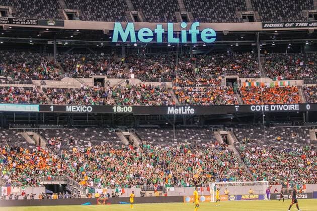 Aug. 14, 2013 - East Rutherford, New Jersey, U.S - Fans during the wave during U.S. Tour 2013 at MetLife Stadium in East Rutherford, NJ. Soccer 2013 -  - ZUMAc30