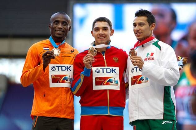 LEICHTATHLETIK - IAAF WM 2013 MOSKAU,RUSSLAND,17.AUG.13 - DIVERS, LEICHTATHLETIK, LAUFSPORT - IAAF Weltmeisterschaften 2013, Weitsprung der Herren, Siegerehrung. Bild zeigt Ignisious Gaisah (NED), Aleksandr Menkov (RUS) und Luis Rivera (ESP). Keyword: Medaille. 