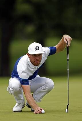 Aug. 17, 2013 - Knoxville, TN, United States of America - August 17, 2013: Nick Flanagan gets his line to putt during third round play of the News Sentinel Open at Fox Den Country Club Saturday, August 17, 2013 in Knoxville, Tenn. (Cal Media) PGA Golf Herren Web.com Tour AUG. 17 - ZUMAc04