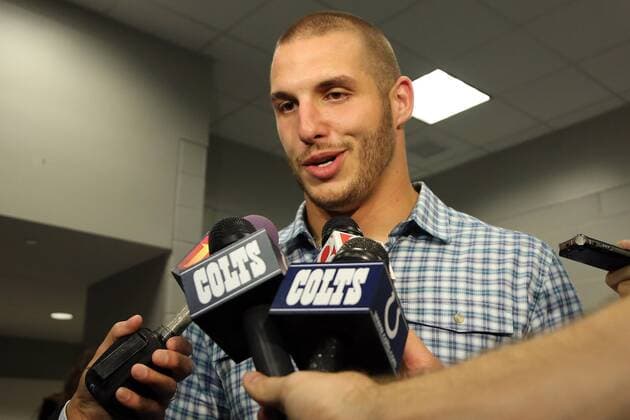 LB DE Bjoern Werner (Colts) ist ein gefragter Gesprächspartner - New York Giants vs. Indianapolis Colts, Met Life Stadium