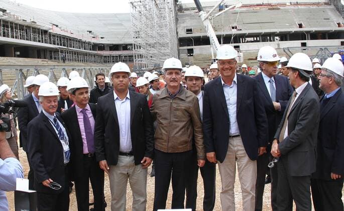 PR - OBRAS ARENA DA BAIXADA VISITA FIFA - GERAL, Bebeto, Ronaldo, Generalsekretär Jerome Valcke, Sportminister Aldo Rebelo Besichtigung der Arena da Baixada, Curitiba(PR), (19). x(37)xGeraldoxBubniakx xFotoarenax  (18617)