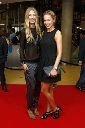 Sarah Brandner und Svenja Holtmann bei der Weltpremiere des Dokumentarfilms Wembley - Football is coming hoam im Mathäser Filmpalast. München, 19.08.2013 Foto:xD.xBedrosianx xFuturexImage