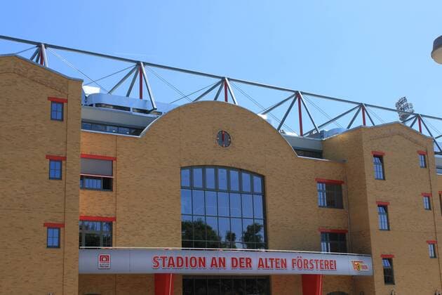 Berlin, Fußball, GER, 1.FC Union, 2. Bundesliga, 2013 2014, Stadionstory, 2013 2014, Alte Försterei, Tribüne Fassade der Haupttribüne im Stadion An der Alten Försterei - Heimspielstätte des 1.FC Union