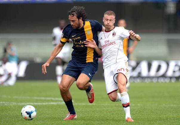 Football - soccer: Serie A, Hellas Verona - AC Mailand, luca toni - ignazio abate xHOCHxZWEIx xItalyxPhotoxPressx 