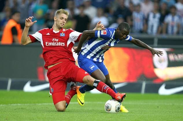Adrian Ramos (Hertha BSC), rechts, links Lasse Sobiech (HSV), Hertha BSC Berlin vs Hamburger SV, HSV, 1. Bundesliga 2013 2014, Fußball, Fussball, soccer, Herren, Deutschland, Germany, Ergebnis 1:0 Berlin, 24.8.2013, Olympiastadion
