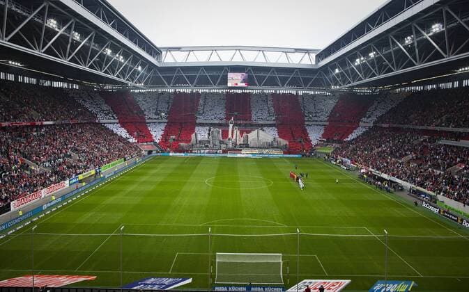 Fußball, Stadiongeschichte Fortuna Düsseldorf Düsseldorf, 25.08.2013, ESPRIT - ARENA Choreographie der Ultras Düsseldorf zum 725 jährigen Stadtjubiläum Fortuna Düsseldorf -