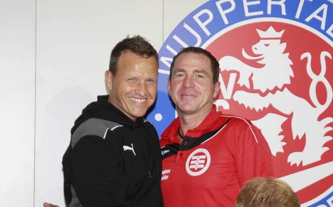Fußball, Trainerhistorie SG Union Solingen von 1967 bis heute Oberliga Niederrhein, 5. Spieltag, Saison 2013 2014, Wuppertaler SV - Turu Düsseldorf,-- Peter Radojewski (Trainer Wuppertaler SV links) und Frank Zilles (Trainer Turu Düsseldorf) nach der Pressekonferenz